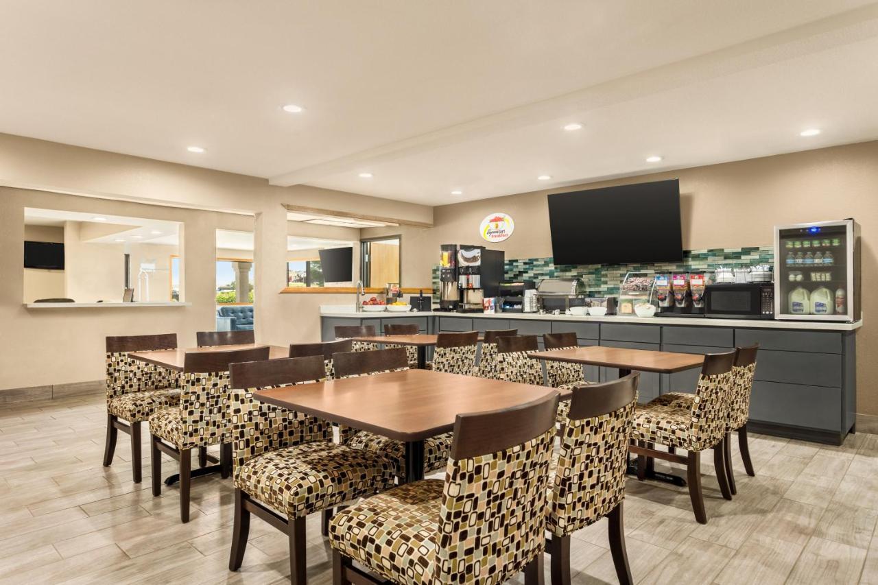 Super 8 By Wyndham Ankeny/Des Moines Area Hotel Exterior photo