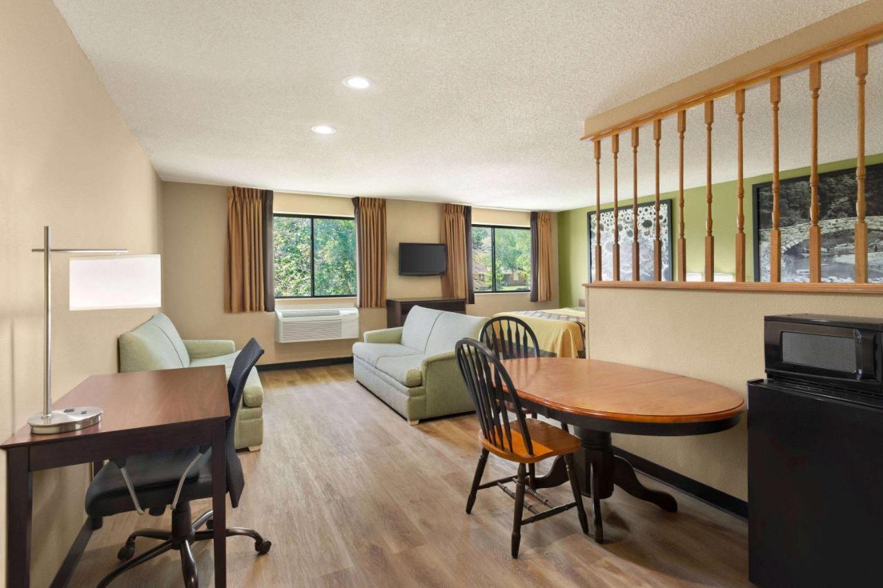Super 8 By Wyndham Ankeny/Des Moines Area Hotel Exterior photo